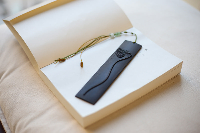 Xigura Patina handcrafted ebony bookmark, handcrafted detail for a warm, quiet home.