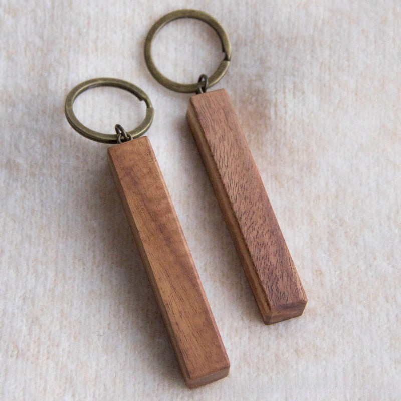 Xigura Patina handcrafted olive keychain, handcrafted detail for a warm, quiet home.