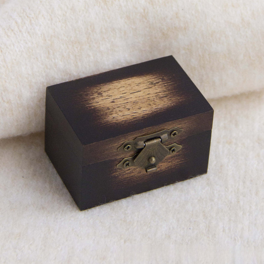 Xigura Patina handcrafted acacia jewelry box, quiet home styling for a warm, quiet home.