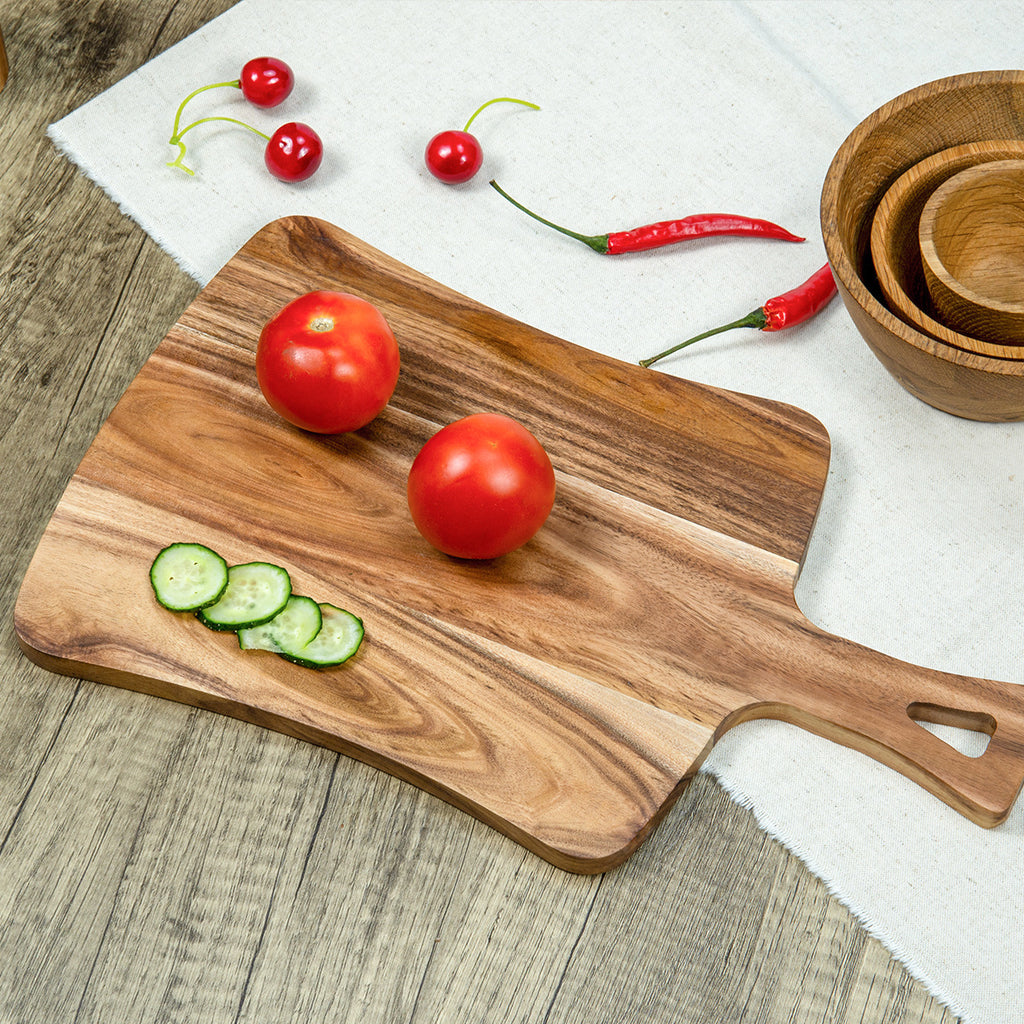 Xigura Patina handcrafted acacia serving board, handcrafted detail for a warm, quiet home.